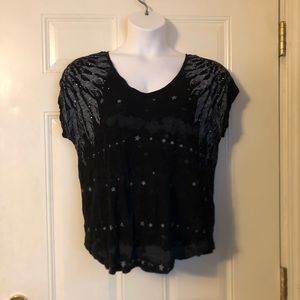 Rock & Republic Wing-Design V-Neck T-shirt